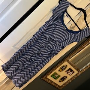 Size L. No pets no smoking.